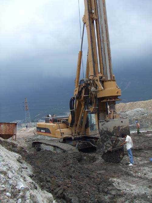 貴州畢節(jié)旋挖鉆機租賃高速公路施工案例